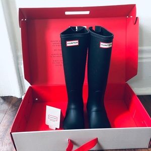 Tall hunter rainboots